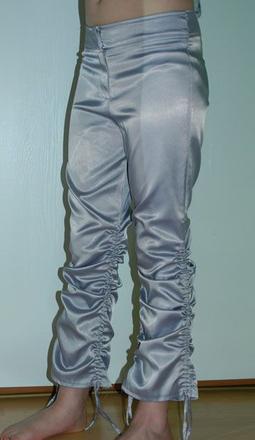 Společenské saténové šedé kalhoty s řasením, 146