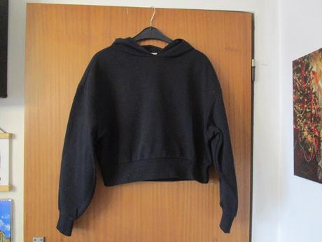Černá teplejší mikina s kapucí, vel. 34, jako nová, 34