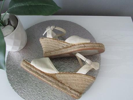 Letní sandály na klínku, 40