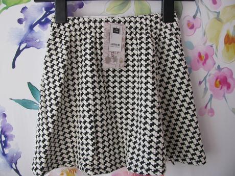 Dívčí elastická černobílá sukně, st. bernard,122