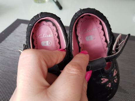 Dětské černé lakované střevíčky clarks vel. 4,13cm, clarks,20