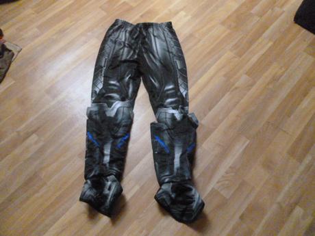 Karneval kalhoty vel. 10-12, 