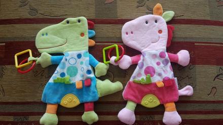 Hračky pepa a dinosourus,