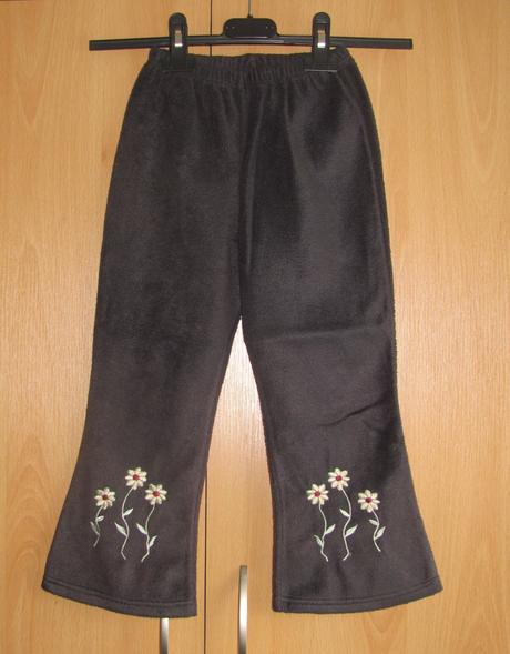 Černé flaušové kalhoty, 110