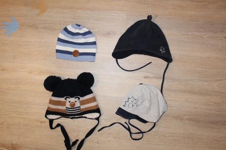 Čepičky a nákrčníky, 56