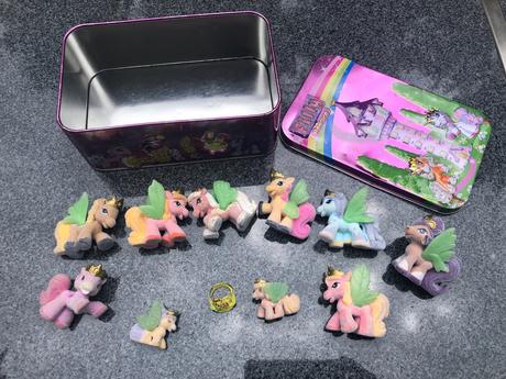 12 filly konicku, filly prstynek a doza, 