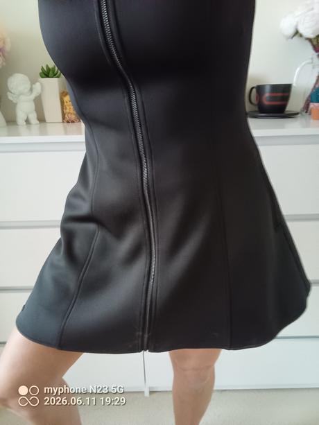 Šaty neopren zn."elevenparis" vel."m", m
