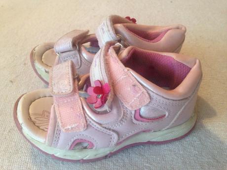 Dívčí sandále, 21