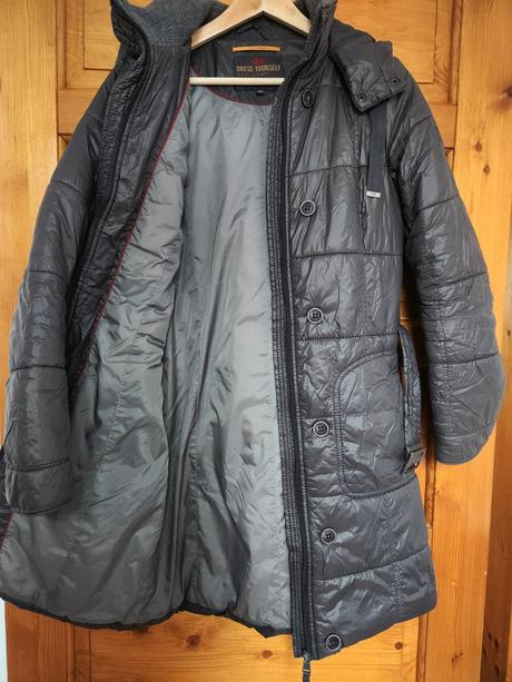 Prošívaný zimní kabát s kapucí vel. m, 38