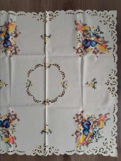 Nový velikonoční ubrus 85x85 cm s košíkem, 