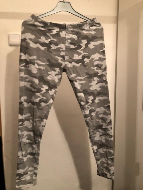 Maskáčové legíny, 152