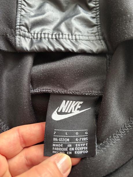 K1/ mikina černá zn. nike- v.116/122, nike,122