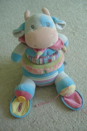 Motorická plyšová kravička, 