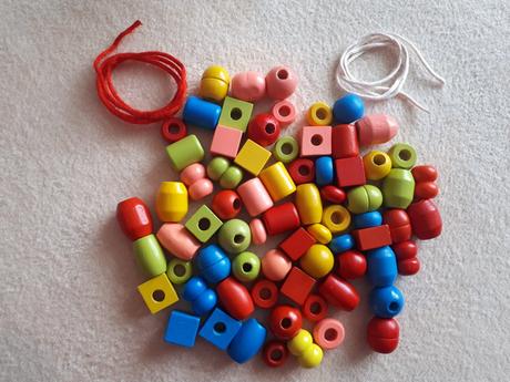 Babu - velké dřevěné barevné korálky na navlékání,