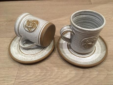 Hrnečky s talířky (2+2 ks),