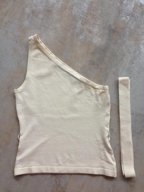 Sexy byznys elastický top asymetrie bílá vel.36,s, 36