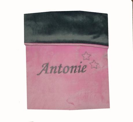 Deka s výšivkou jména na přání-více barev a obrázk,