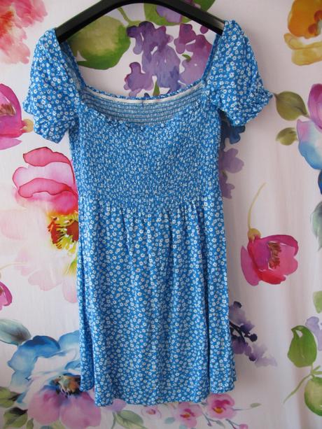 Krásné letní modré šaty s drobnými kvítky, xs