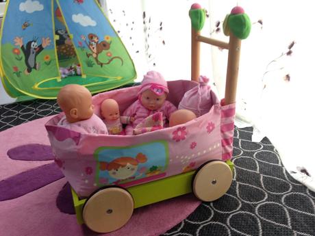 Vozik-aktivni choditko-kocarek panenkami,