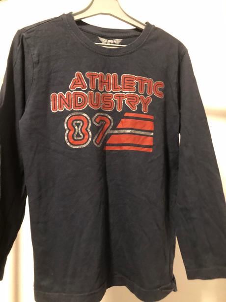 Modré triko s nápisem, 134