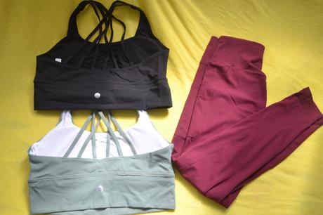 Dámské legíny a 2x sportovní top,v.38-44, 38 / 40 / 42 / 44