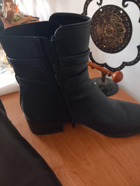 Nové dámské kozačky vel.42, deichmann,42