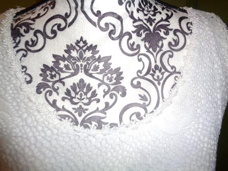 Sněhově bílé krajkové šaty, s