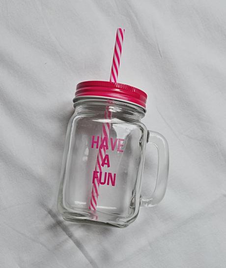 Hrnek na pití s víčkem, 