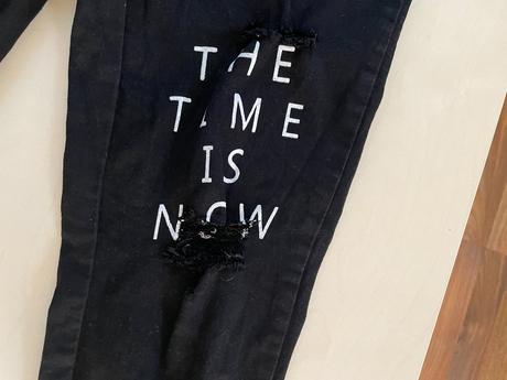 Drbané džíny s nápisy, vel m, spíše s a menší nebo, s