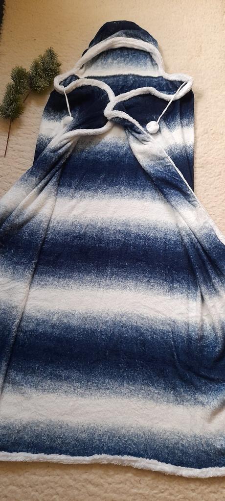 Hřejivá deka s kapucí, 