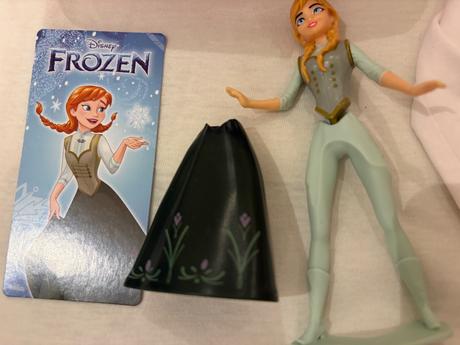 Tričko s motivem anny a elsy (velikost 122) + krab, disney,122