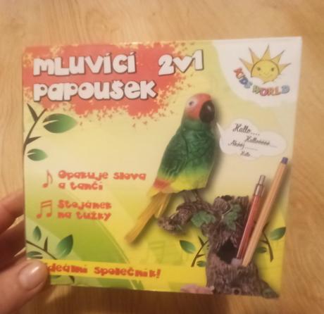 Mluvící a opakující papoušek,
