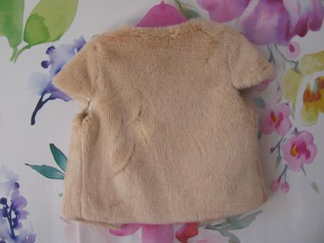 Krásná pudrová vesta z umělé kožešiny, 92