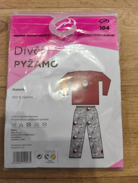 Vánoční pyžamo, 104
