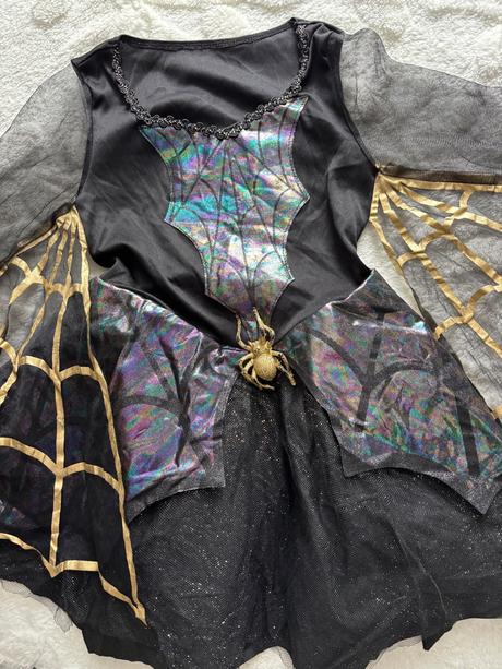 An26 /kostým čarodějnice s čelenkou - v.6/8 let, 