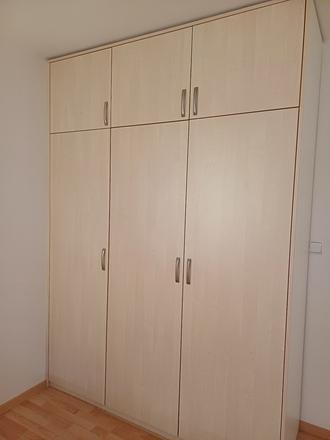 Prostorná skříň, jako nová, 