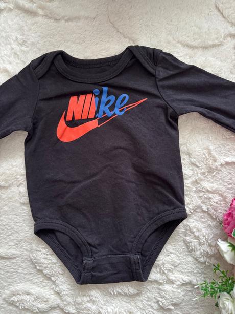 Body zn. nike - v.3 měs., nike,62