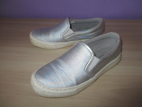 Třpitivé mokasíny, reserved,32