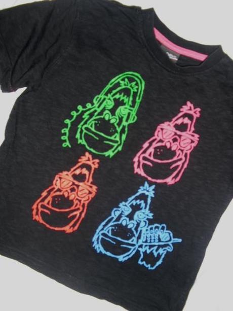 Černé tričko s opičákama, next,110