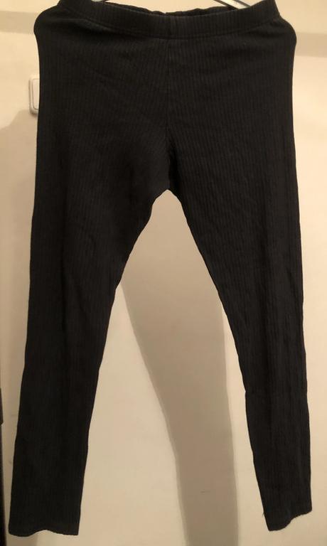 Černé proužkované žebrované legíny, 152