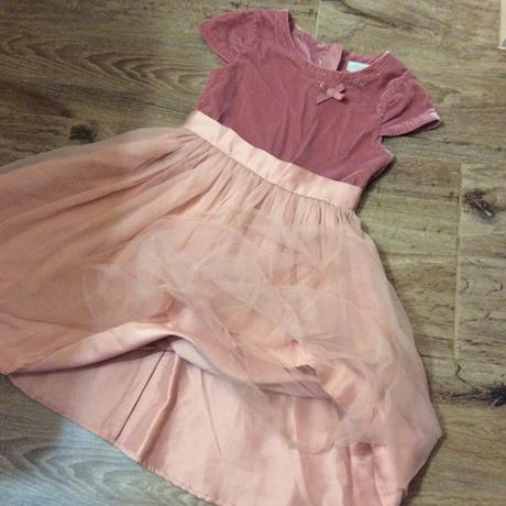 Slavnostní šaty s hodně bohatou tylovou sukní, john lewis,128