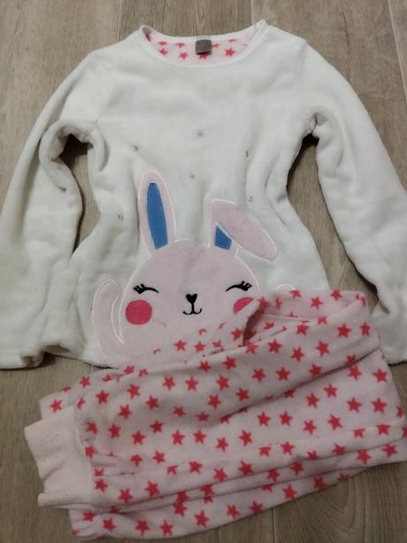 Dívčí pyžamo, 122