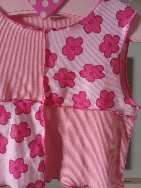 Kytičkový croptop shein, 152