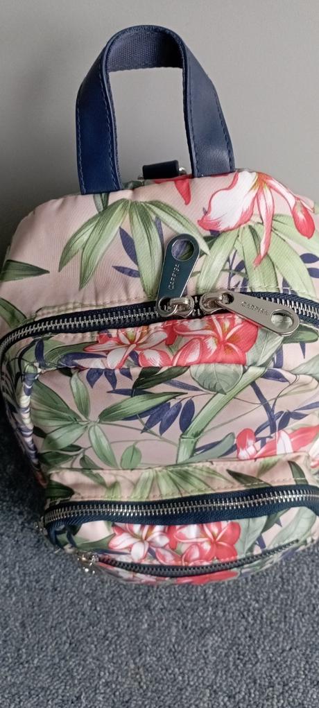 Batůžek zn."carpisa", carpisa