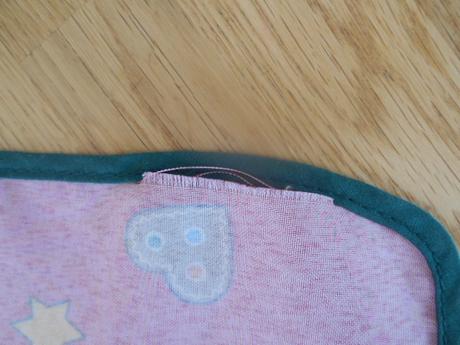 Dívčí zástěra vel.110/116 zn.tcm,