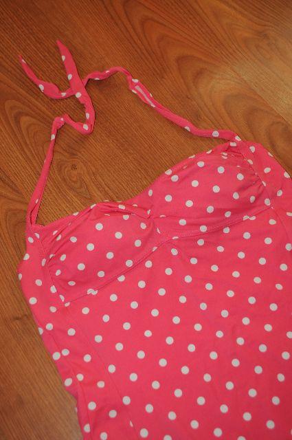 Úžasné puntíkaté plavky, 44