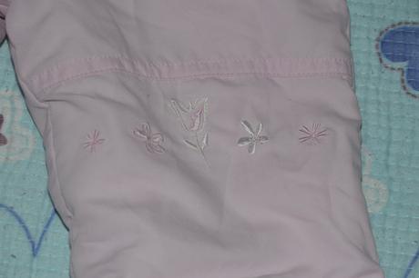 Růžové oteplené kalhoty, zdobené výšivkou, 68