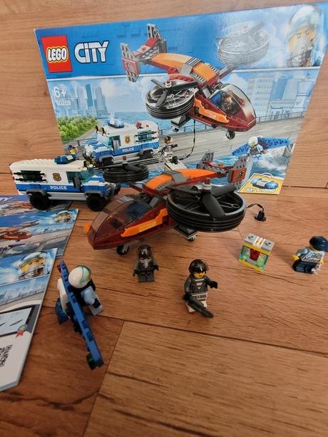Lego city 60209 letecká policie a loupež diamantu,