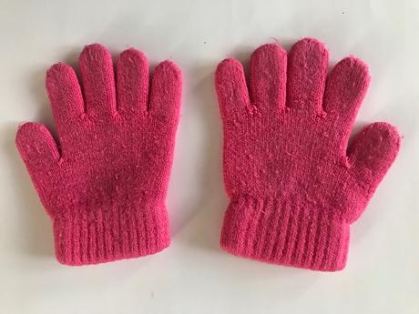 Rukavice s kamínky, 110