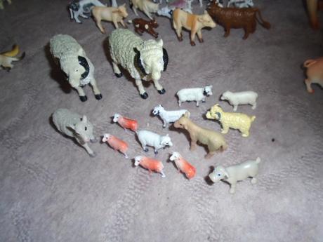 Zvířata zvířátka truhla 100 ks,